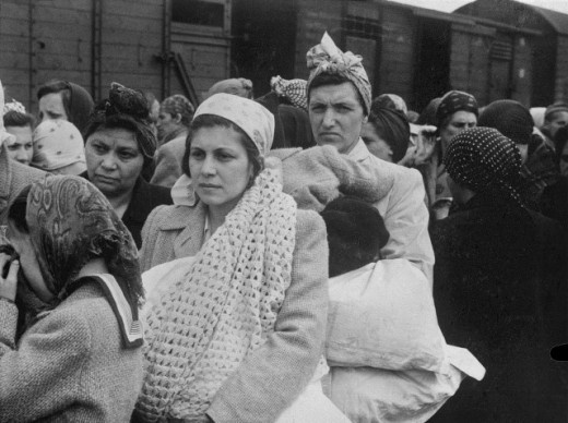 В Праге проходит выставка уникальных фотографий из Освенцима