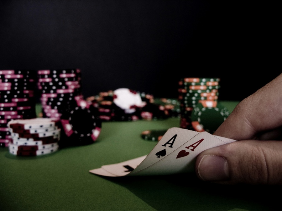 Израильтянин выиграл в покер миллион долларов
