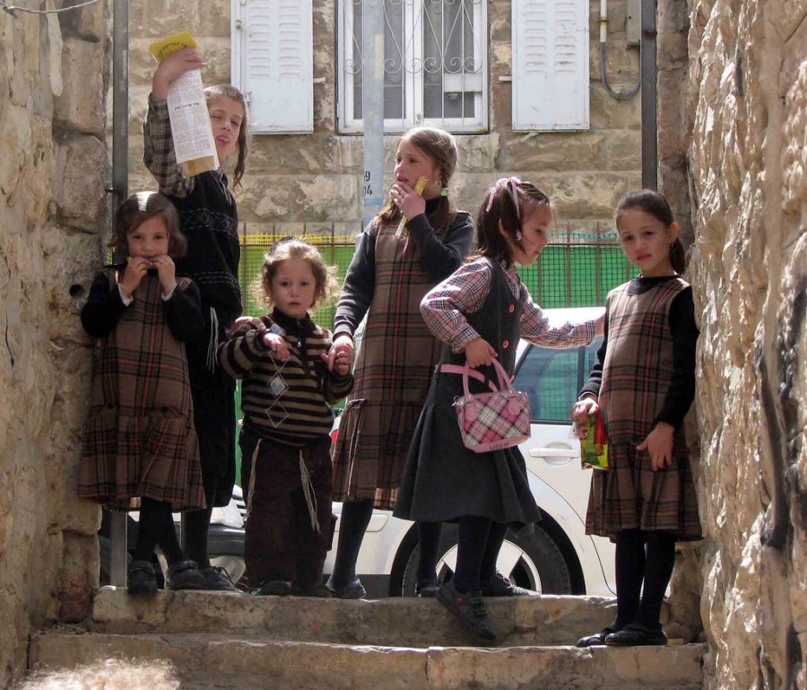 В две израильские школы не приняли детей, чьи родители работают