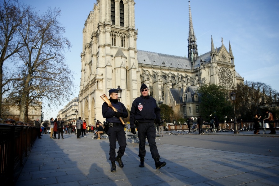 В Париже 14 прихожан синагоги отравили неизвестным веществом