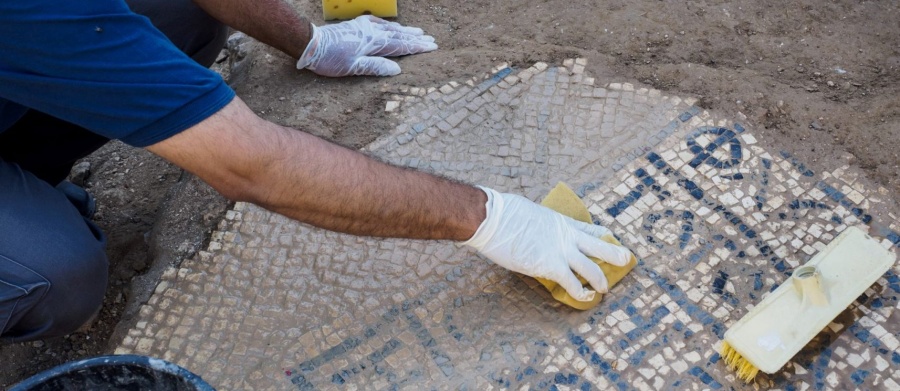 В Иерусалиме нашли мозаичный пол VI века с сохранившейся надписью (фото)