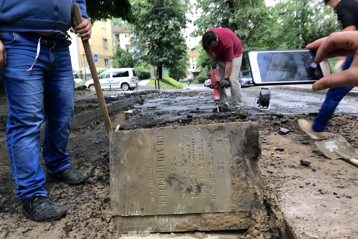 знайдені єврейські надгробки, мацеви, львів