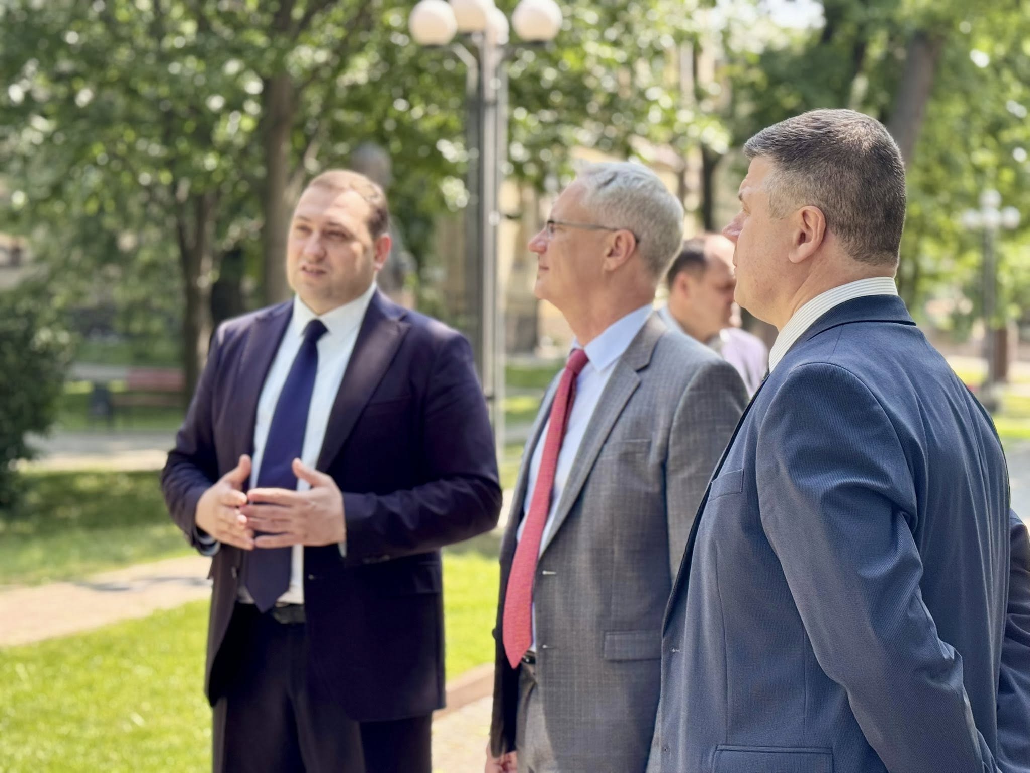 Міхаель Бродський, Анатолій Мельниченко