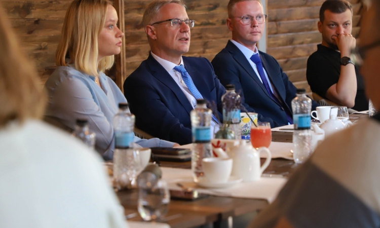 Посол Ізраїлю провів бізнес-сніданок зі студентами Київської школи державного управління