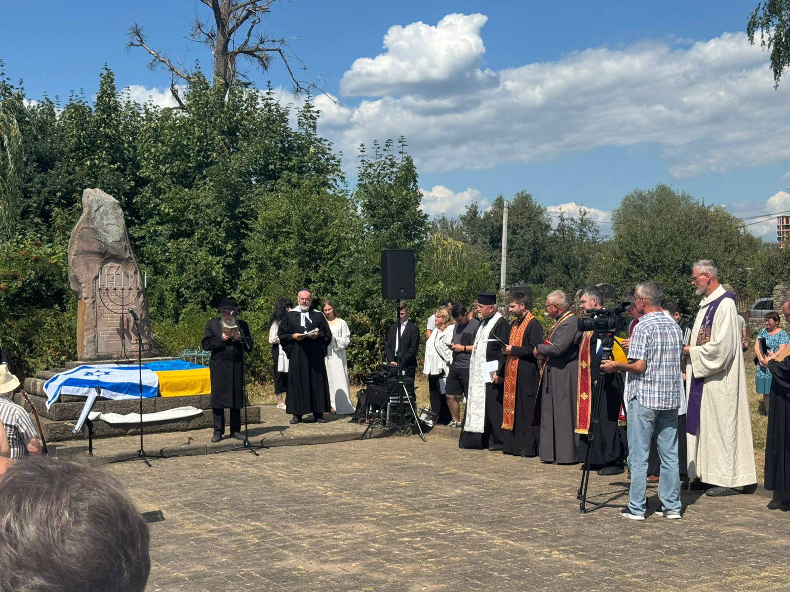 Івано-Франківськ, єврейське кладовище, молитва
