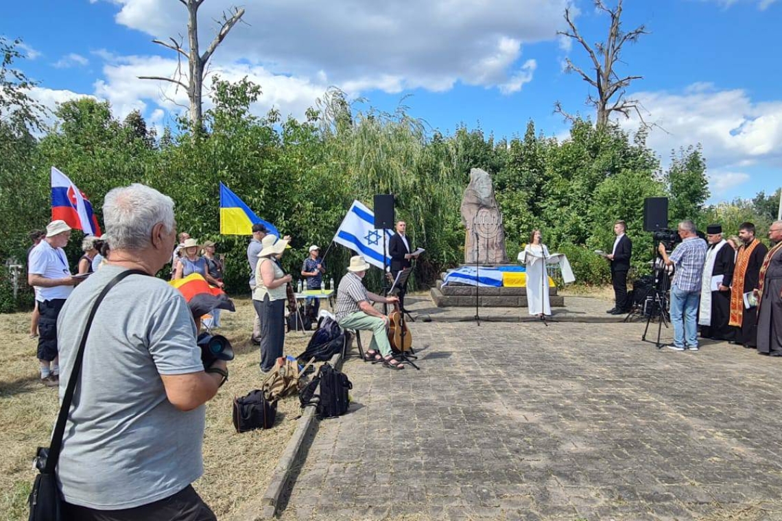 Івано-Франківськ, єврейське кладовище, молитва