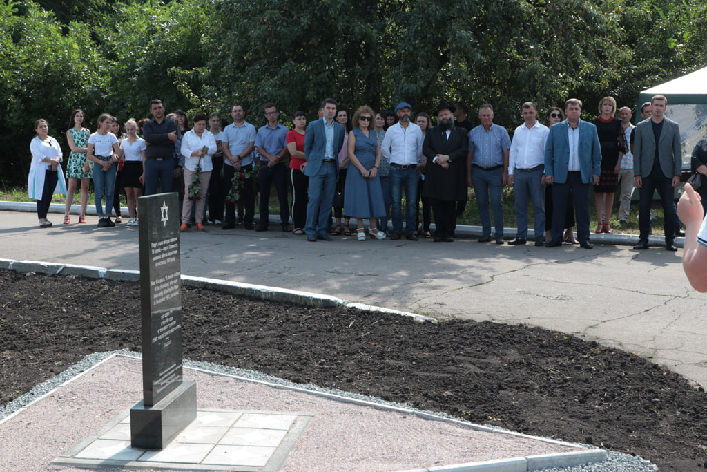 Відкриття пам'ятного знаку у Верховцевому