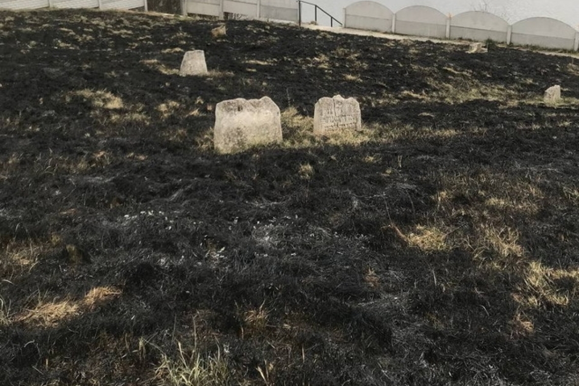 Cталася пожежа на єврейському кладовищі в Чорному Острові Хмельницької області