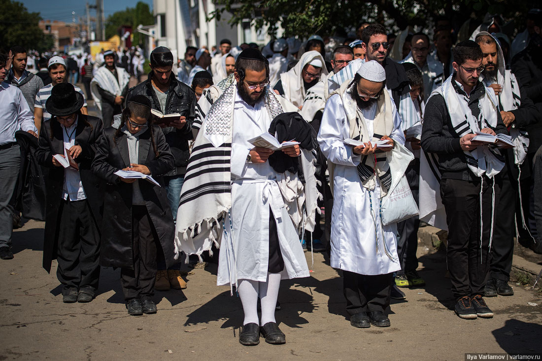 Назовите 3 национальных праздника иудеев. Иудейский новый год Рош-га-Шана. Хасиды в Умани. Хасиды в Умани 2022. Иудейский праздник Рош ха Шана.