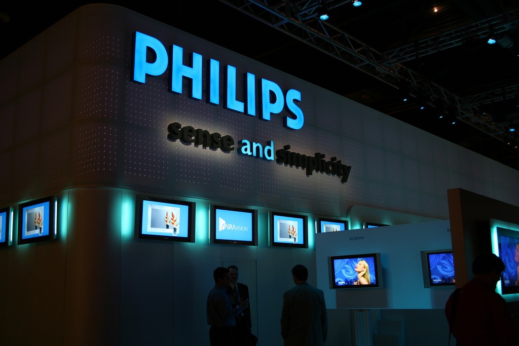 Филипс город. Royal Philips Electronics. Philips Company. Штаб квартира Philips. Philips Нидерланды.