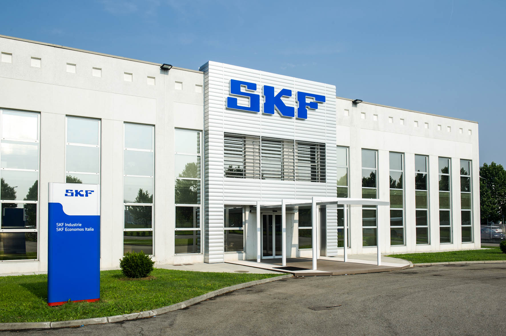 Компания заводом. Завод концерна SKF Тверь. Завод СКФ В Твери. Завод по производству подшипников концерна SKF В Твери. Шведская компания SKF.