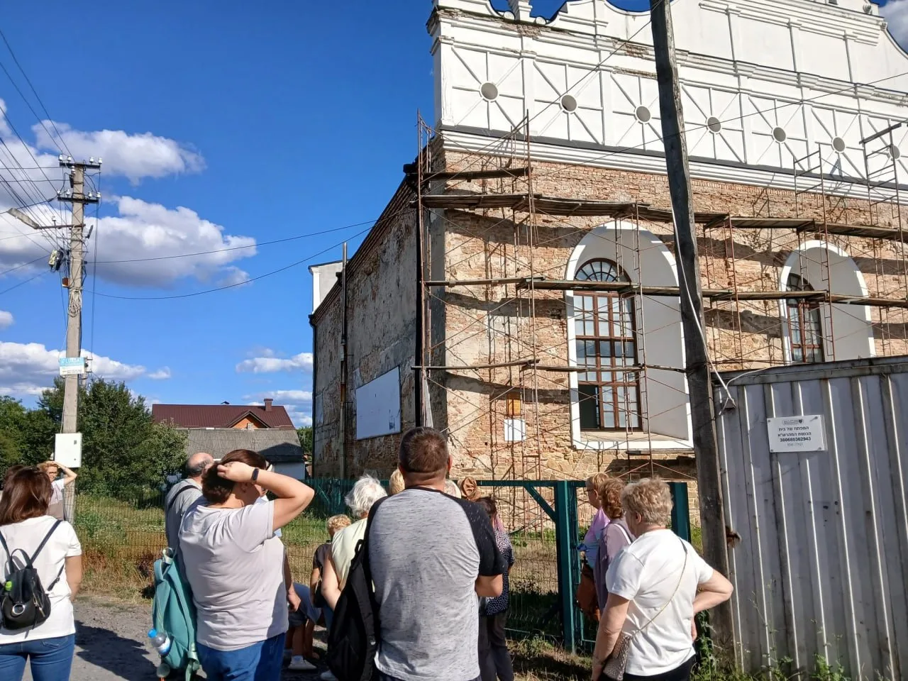 Єврейська громада Луцька під час екскурсії в Острозі