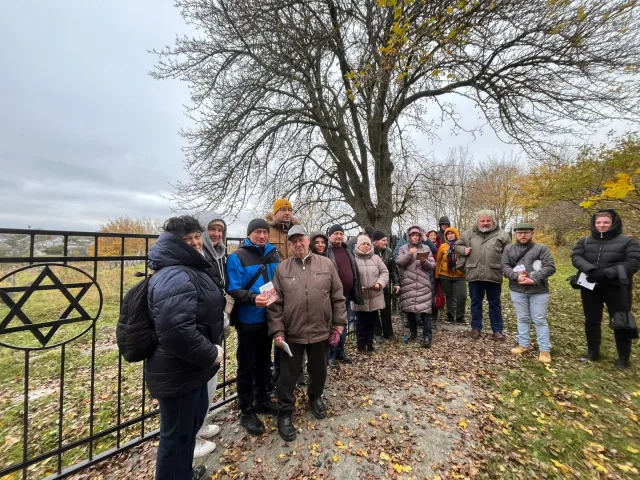 На єврейському цвинтарі у Городку відбувся семінар з вивчення написів на мацевах