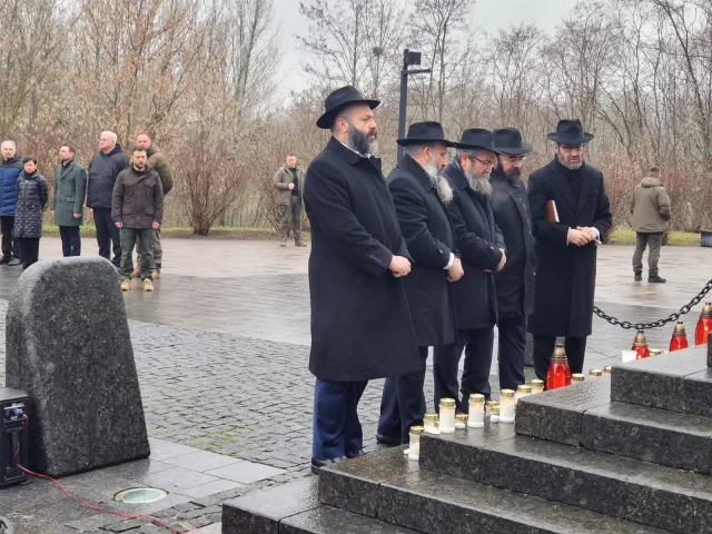 Президент України з іноземними дипломатами вшанував жертв Голокосту у Бабиному Яру — ВІДЕО