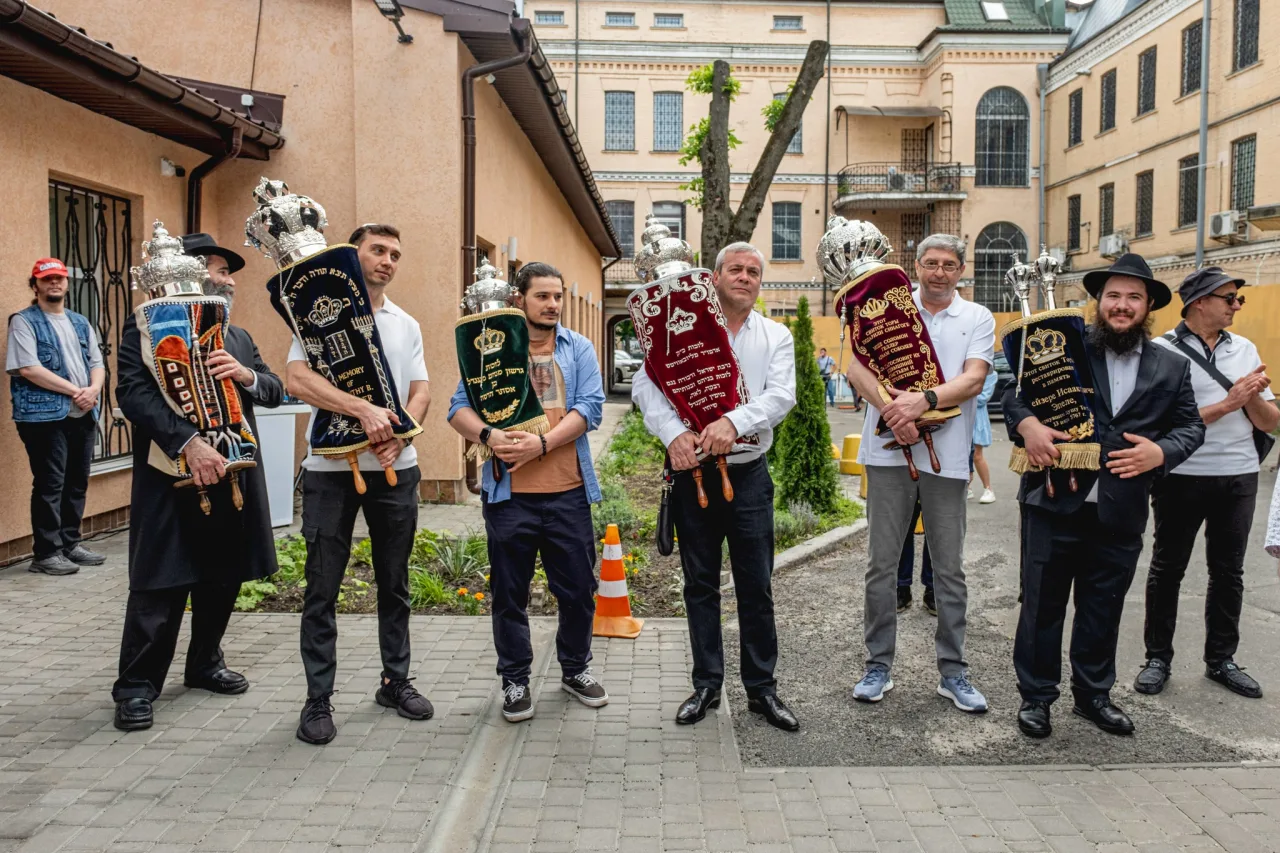 тора, київ