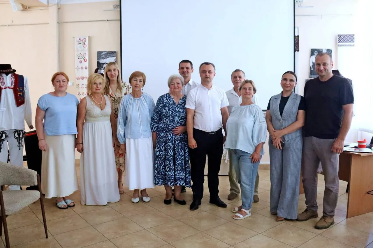 Учасники конференції в Ужгородському скансені
