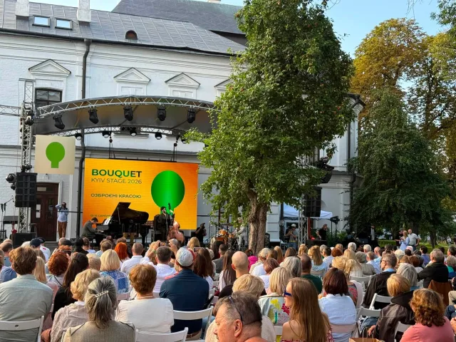 yogev-shetrit-trio-bouquet-kyiv-stage.png