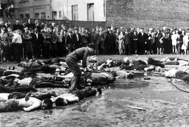 Massacre_of_Jews_in_Lietūkis_garage.jpeg