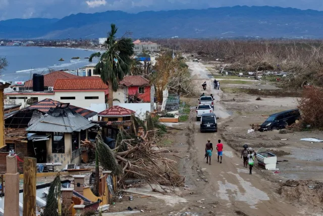 c-2025-10-30t152757z-835271278-rc2amhas25j7-rtrmadp-3-storm-melissa-jamaica.jpg