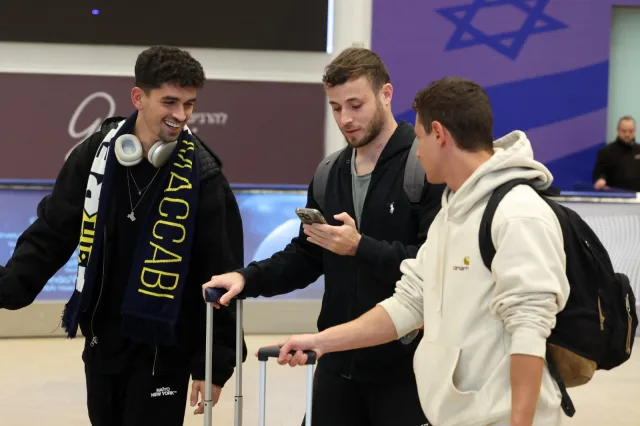 g8sii7gg_israel-fan_625x300_08_November_24.jpeg
