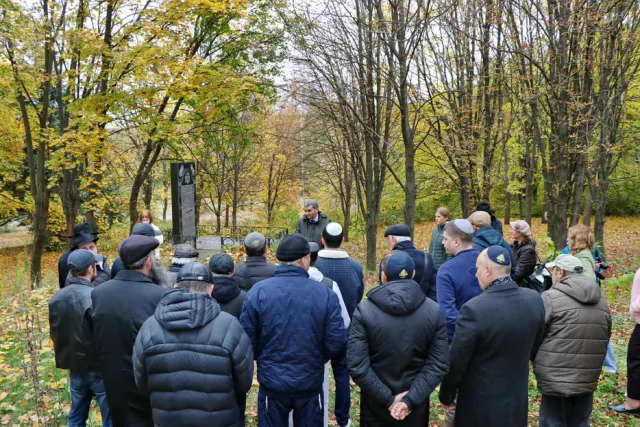 У Дніпрі відбулася церемонія пам'яті до 84-х роковин розстрілів жертв Голокосту — ФОТО