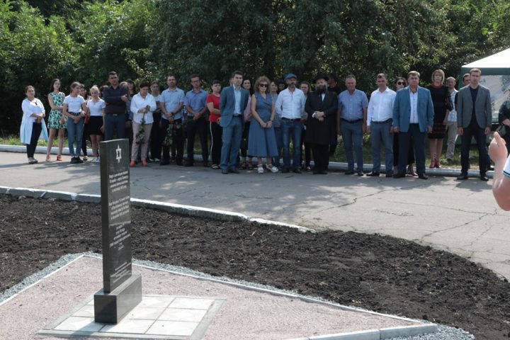 Відкриття пам'ятного знаку у Верховцевому
