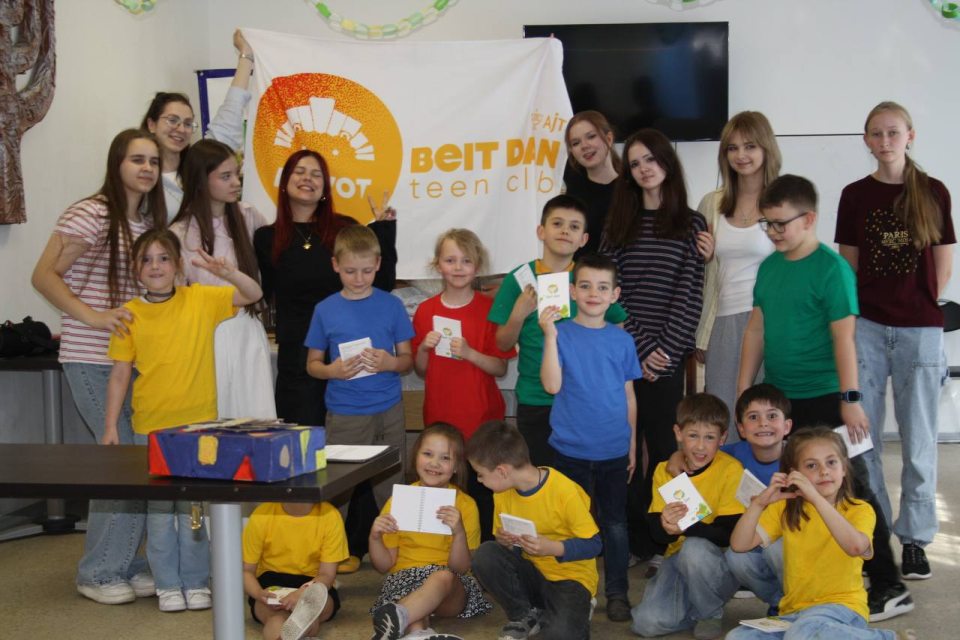 Учасники підліткового єврейського клубу під час Місяця волонтерства